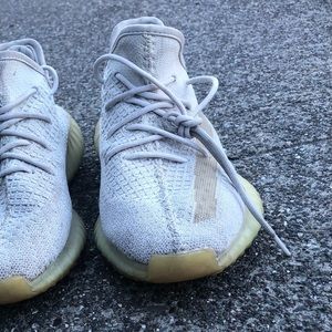 Yeezy Boost (350 v2 Hyperspace) [TRADE]
